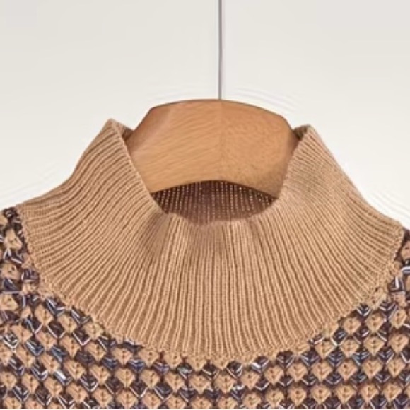 Elegant Multicolor Knit Turtleneck Sweater - Picture 4 of 4